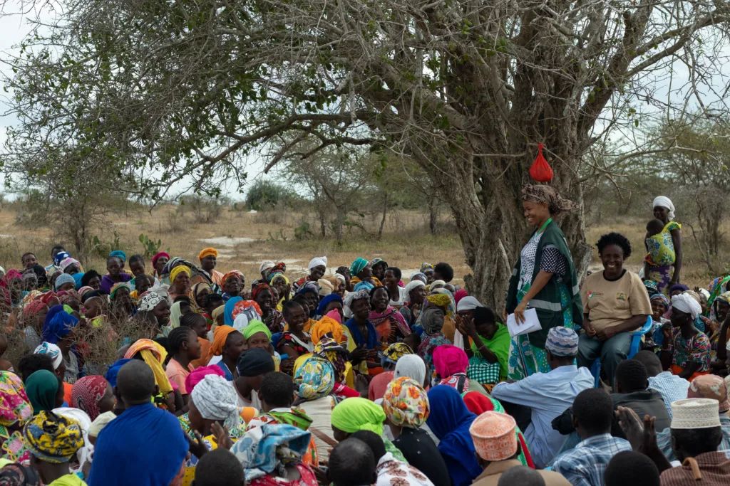 Community members at a GiveDirectly cash transfer programme in Kilifi County, Kenya. Photo: GiveDirectly.