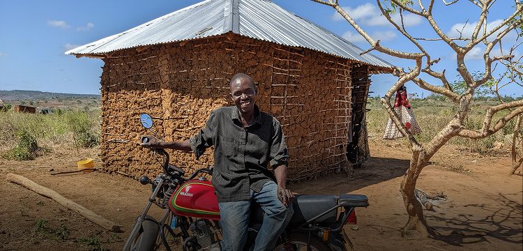 Kenya community members in a GiveDirectly cash transfer programme. Photo: GiveDirectly.